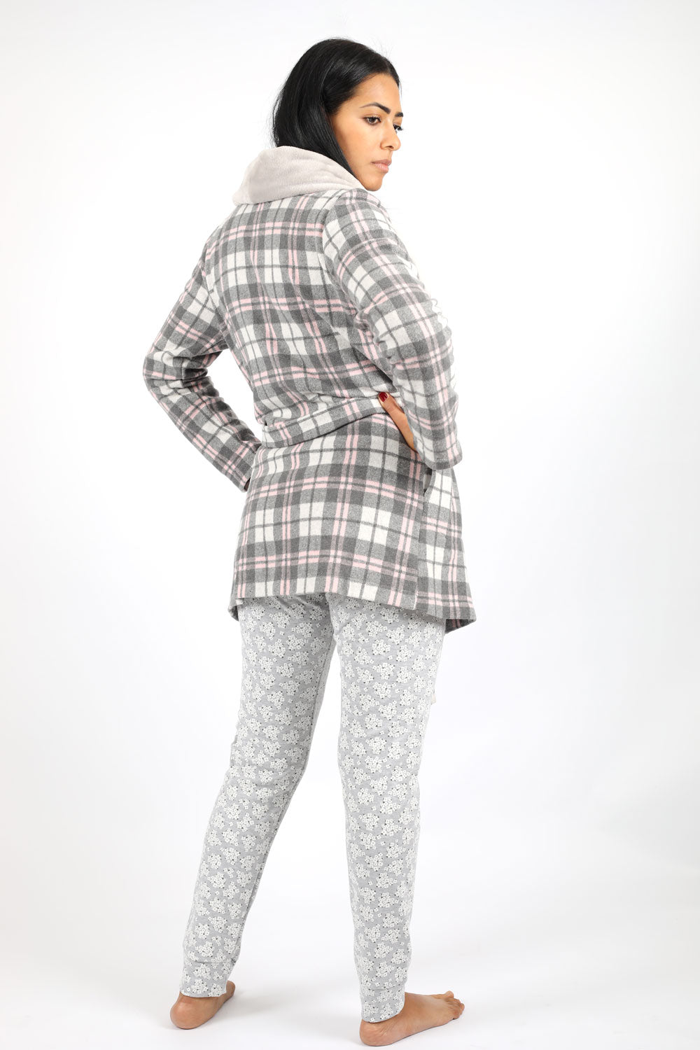 Cozy Short Plaid Robe with Plush Contrast